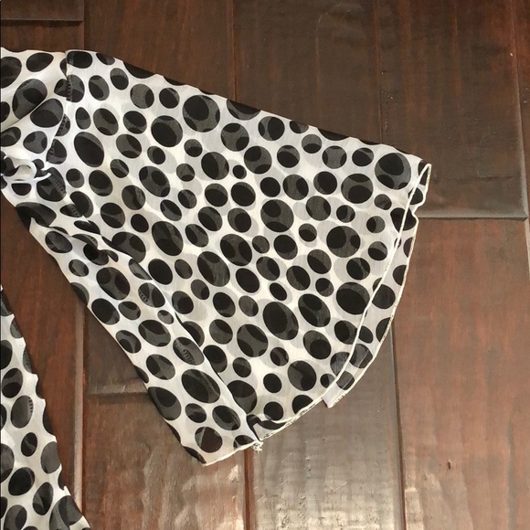 Black and white chiffon blouse  👀👀 - Picture 3 of 5